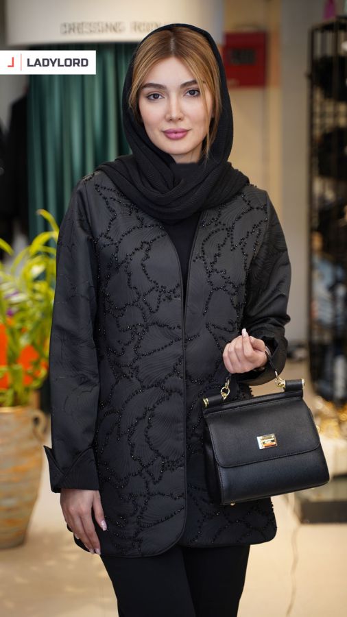 برای بزرگنمایی تصویر دوبار کلیک نمایید مانتو زنانه ژاکارد جواهر دوزی مشکی
